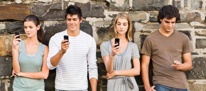 Brit kutatók nem találtak bizonyítékot a mobiltelefonok egészségkárosító hatására