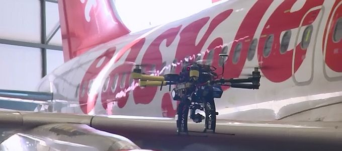 Tabletekkel és karbantartó drónokkal újít az easyJet