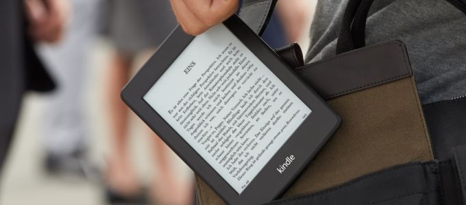 A kiadók zsarolásával csökkenti az e-könyvek árát az Amazon