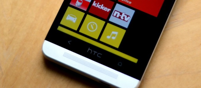 Érkezõben a HTC W8