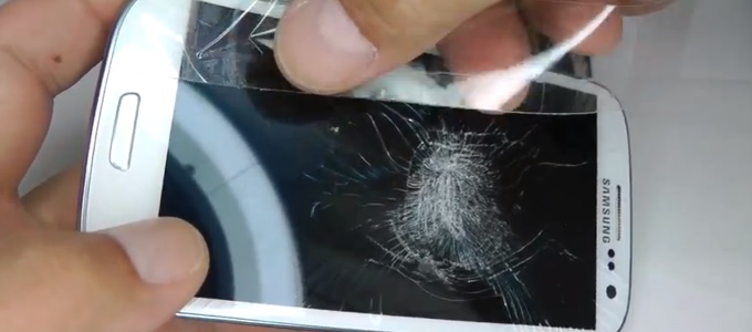 Szilánkmentes kijelzõt ígér egy új bevonat