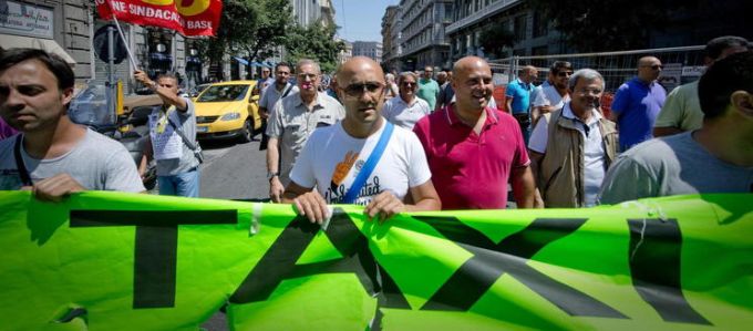 Összefogtak a taxisok az Uber ellen