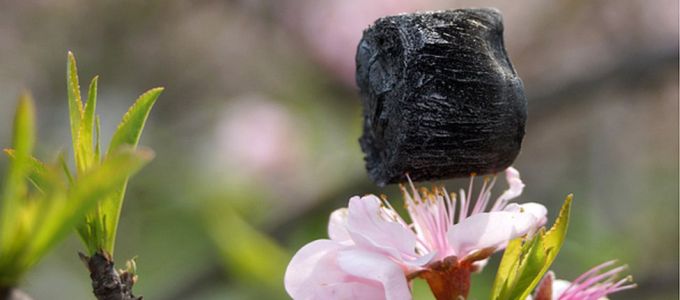 Több százmillió forintért kelt el a világ legkönnyebb anyaga