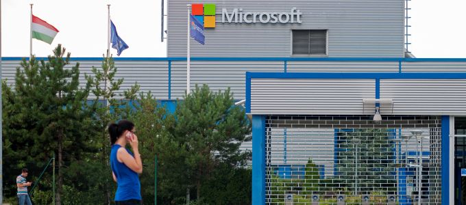 A Microsoft bezárja a Nokia komáromi gyárát