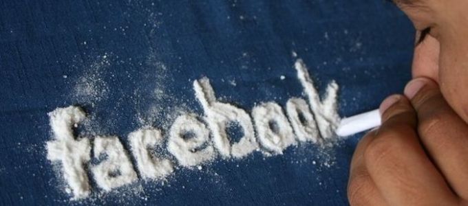 Iriggyé, magányossá és függõvé tesz a közösségi web?