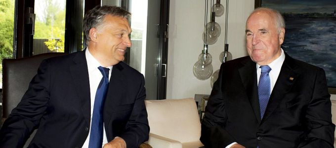 Helmut Kohl a tulajdonosa visszaemlékezései hangfelvételeinek