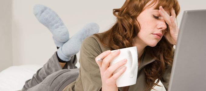 Több mint 60 órán át nézzük a képernyõket