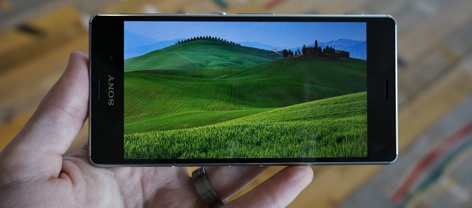 Három új okostelefont jelentett be a Sony