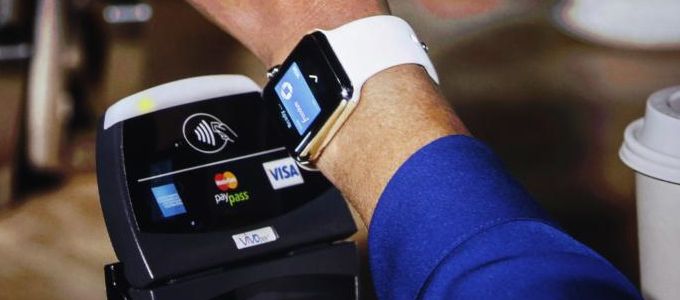 Több száz bank az Apple Pay mellett