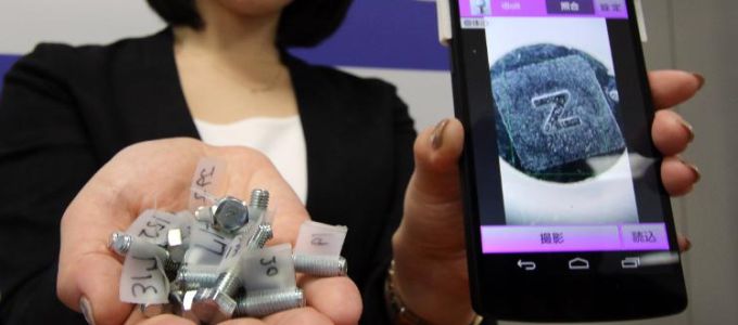 Okostelefonokkal a termékhamisítások ellen