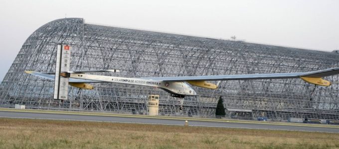 NASA-hangárokat bérel a Google