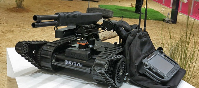 Katonai robotokat mutatott be Kína