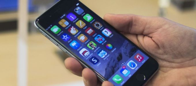 Három új iPhone jöhet az idén