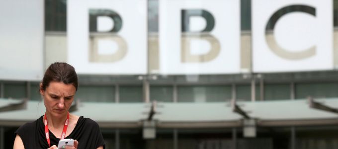 "Tetõtõl talpig" át akarja alakítani a BBC-t a brit kormány