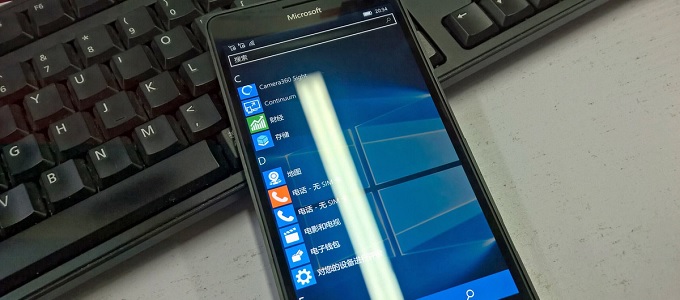 Képeken látható a két új csúcs-Lumia