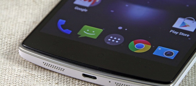 A cég elsõ telefonjára hasonlít a OnePlus X