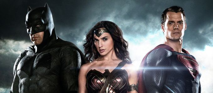 Közös képen Denevérember, Csodanõ és Acélember