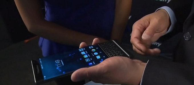 Jön a BlackBerry második androidos telefonja