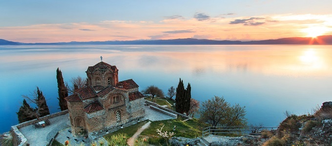 Pusztulás fenyegeti Európa legõsibb tavát