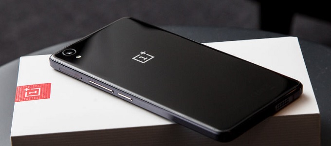Ingyen kiszállítással csábít a OnePlus