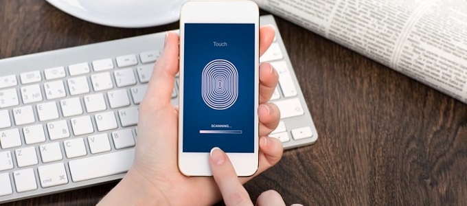 Mester-ujjlenyomattal feloldhatók a lezárt mobilok