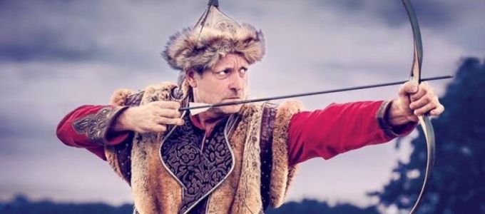 Rendhagyó forgalmazási stratégiával tart 30 ezer nézõnél A lovasíjász