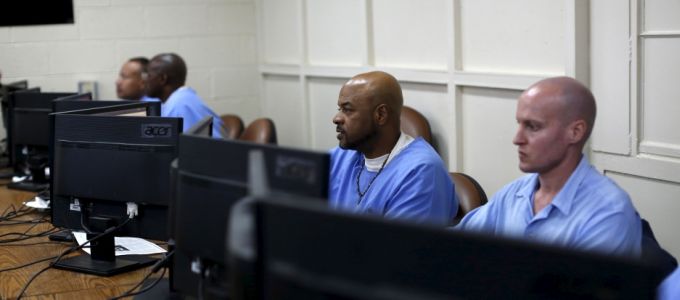 Nem alapjog a raboknak az internet