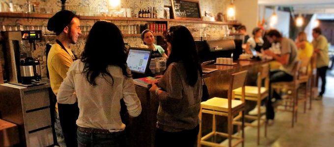 Nem kötelezõ jelszót rakni a kávézó wifijére