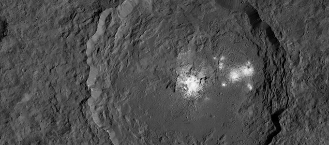 Fura alakzatok a Ceres fényes foltjainál