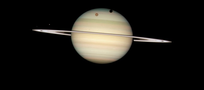 Egészen fiatalok a Szaturnusz holdjai