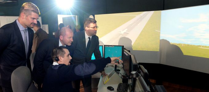 3D toronyszimulátorban képzik a magyar légiirányítókat
