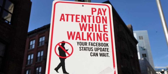 Honoluluban büntetik a figyelmetlen telefonálókat