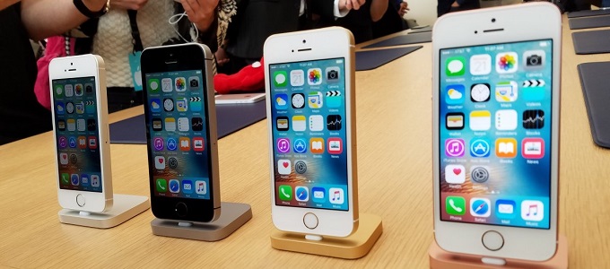 160 dollárba kerül az iPhone SE