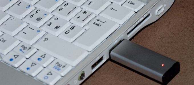 Az emberek fele hazaviszi a talált USB-kulcsot