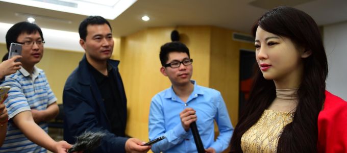 Bemutatkozott Jia Jia, az elsõ robotnõ