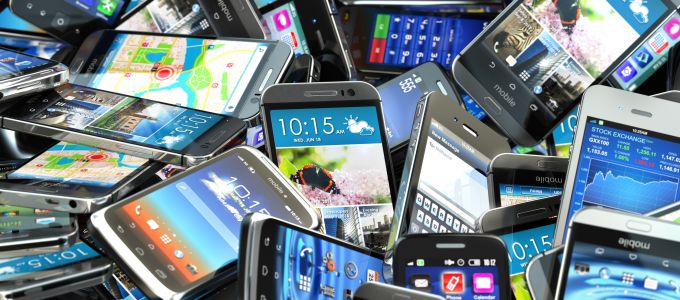 Elõször esett vissza az okostelefonok piaca