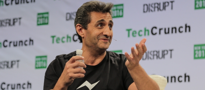 Több tízezer fejlesztõ dolgozik a Facebook chatbotjain