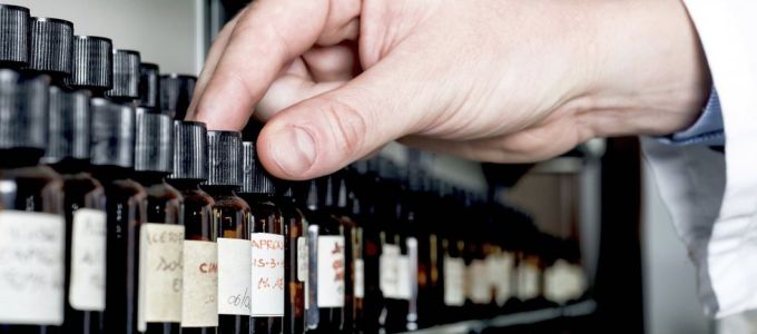 A hátrahagyott parfümnyomok is segíthetnek a bûntények megoldásában