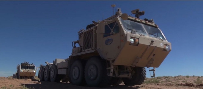 A vezért követi a sofõrök nélküli katonai konvoj