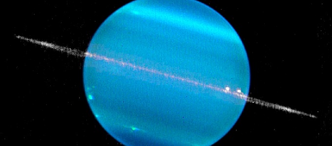 Két sötét hold keringhet az Uránusz körül