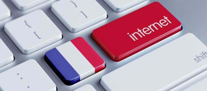 Szabályozná az online tartalmakat Franciaország