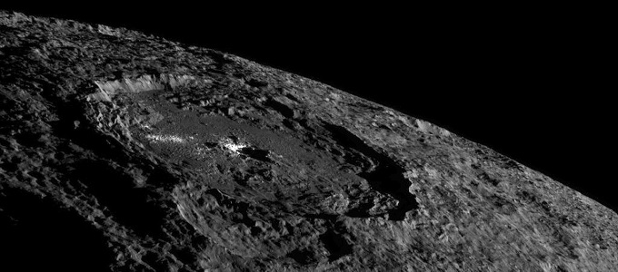 Vízjég van a Ceres krátereinek alján
