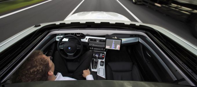 Autonóm autók - a BMW nem használná tesztpályaként az utakat