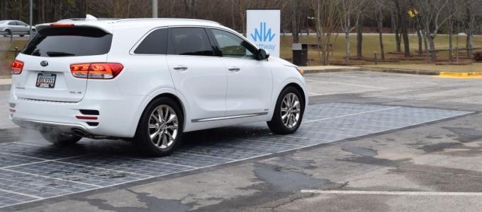 Franciaországban átadták a világ elsõ napelemekkel borított útszakaszát