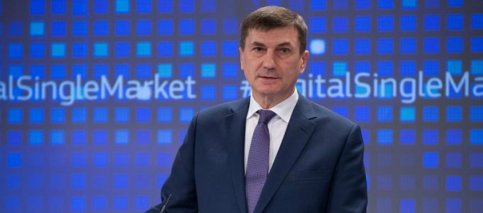 Az embereknek tudniuk kell, hogy egy gép dönt-e egy kérdésben