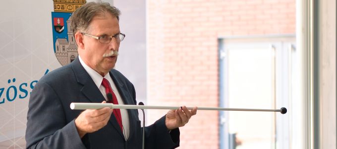 Elektromos érzékelõkkel felszerelt bot segíti a vakokat