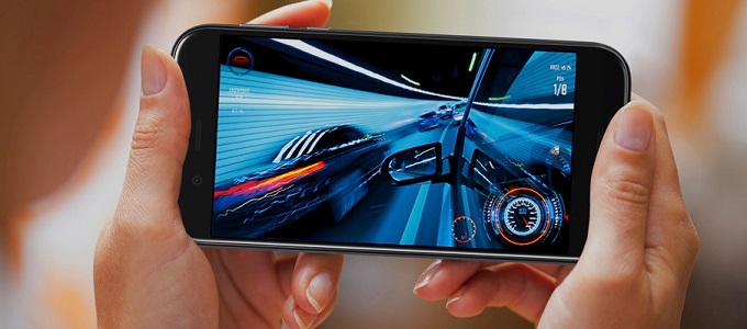 Csúcstelefonnal jelentkezik a Sharp