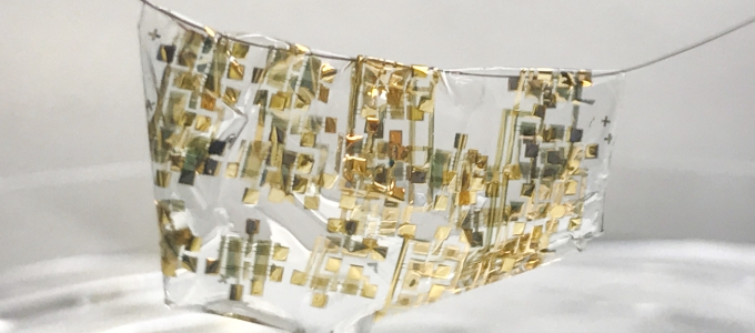 Ecetben oldódó chip