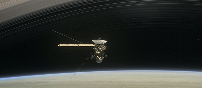 Nagy ürességet talált a Cassini