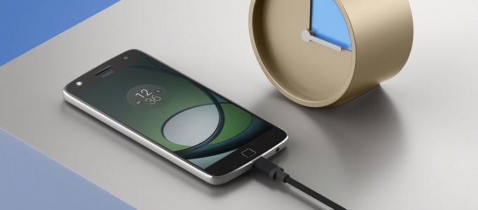 Vékonyabb kivitelben jön a Moto Z2 Play